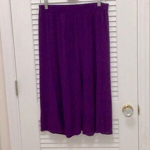 Women purple skirt.size large. No pockets Fl Laura.Scott label. New with tag.